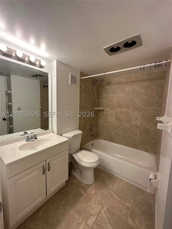 400 Commodore Dr #308 - Photo 7 of 20