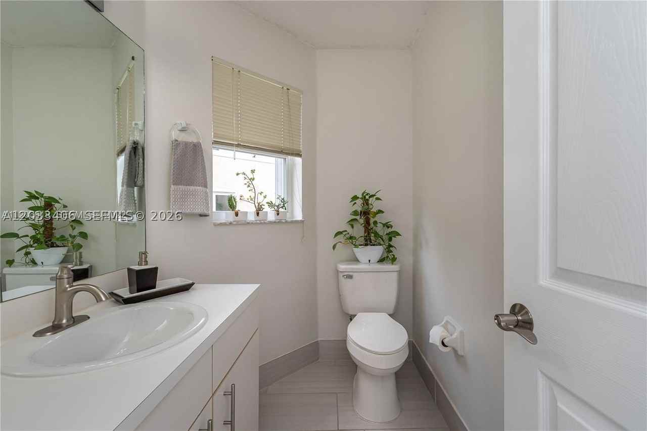 17079 Nw 22nd St - Photo 6 of 28