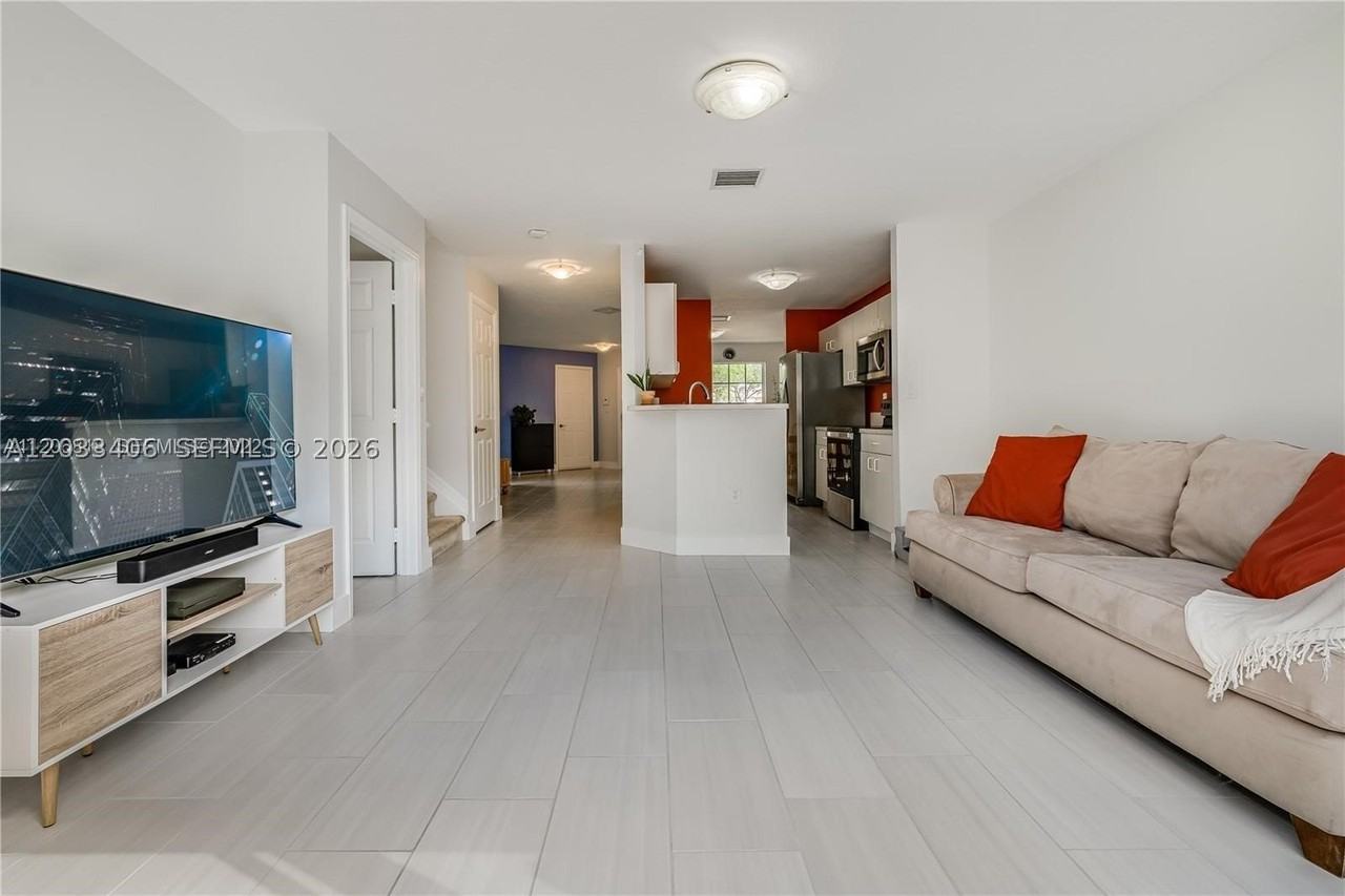 17079 Nw 22nd St - Photo 7 of 28