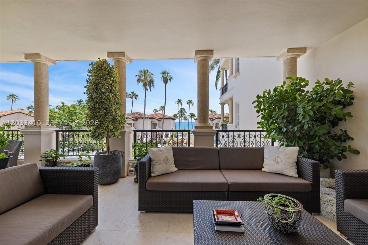 19122 Fisher Island Dr #19122 - Photo 4 of 50
