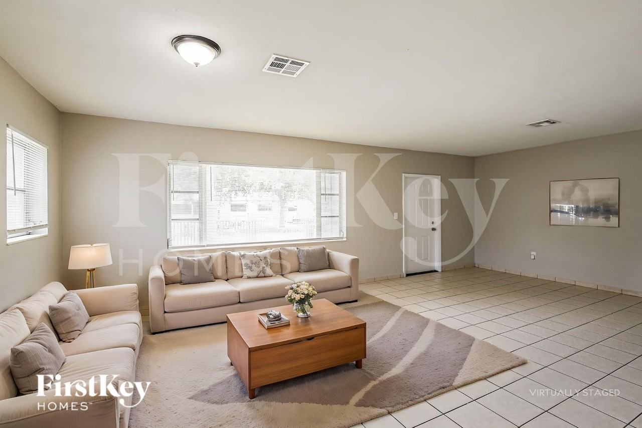 1350 Nw 132nd Ter - Photo 3 of 19