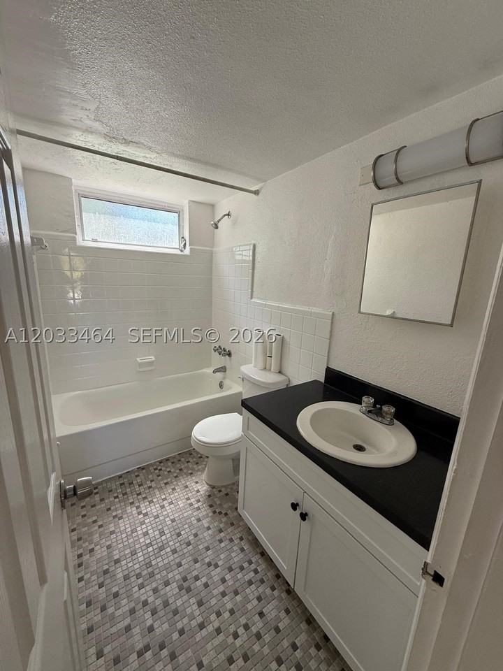 16851 Ne 18th Ave #106 - Photo 3 of 4