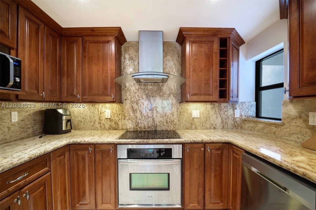 317 Poinciana Dr #807 - Photo 6 of 36