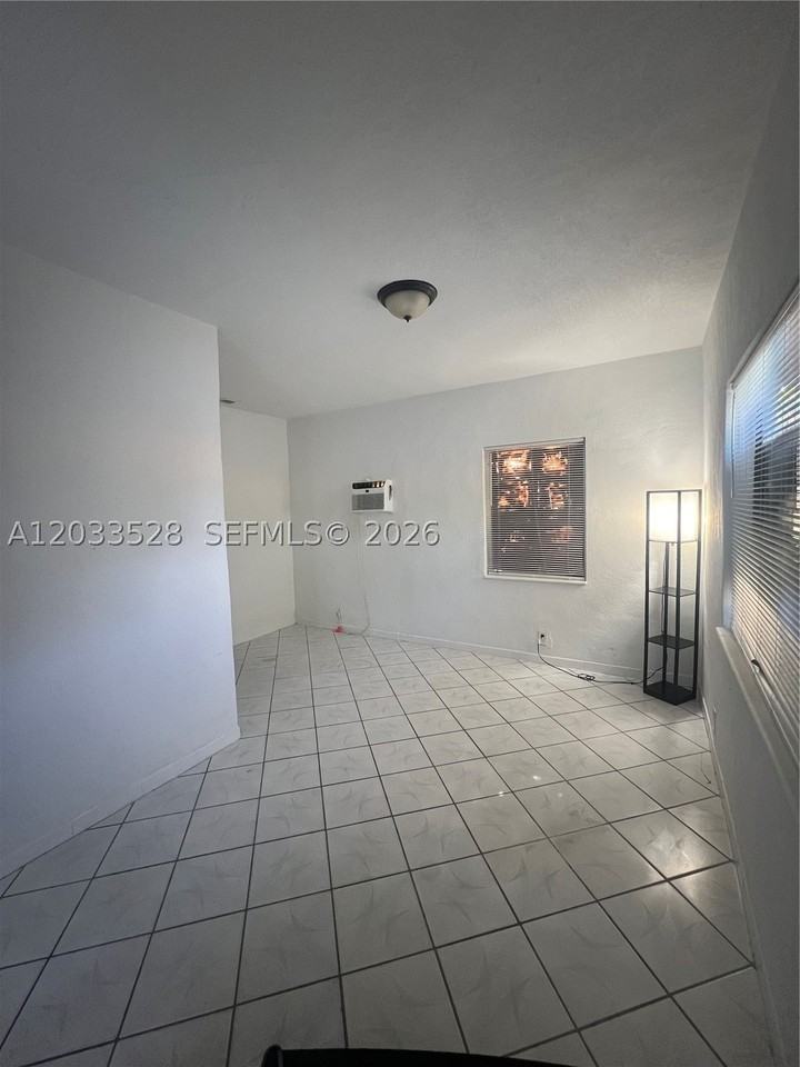 1060 Nw 116th St #4 - Photo 2 of 4