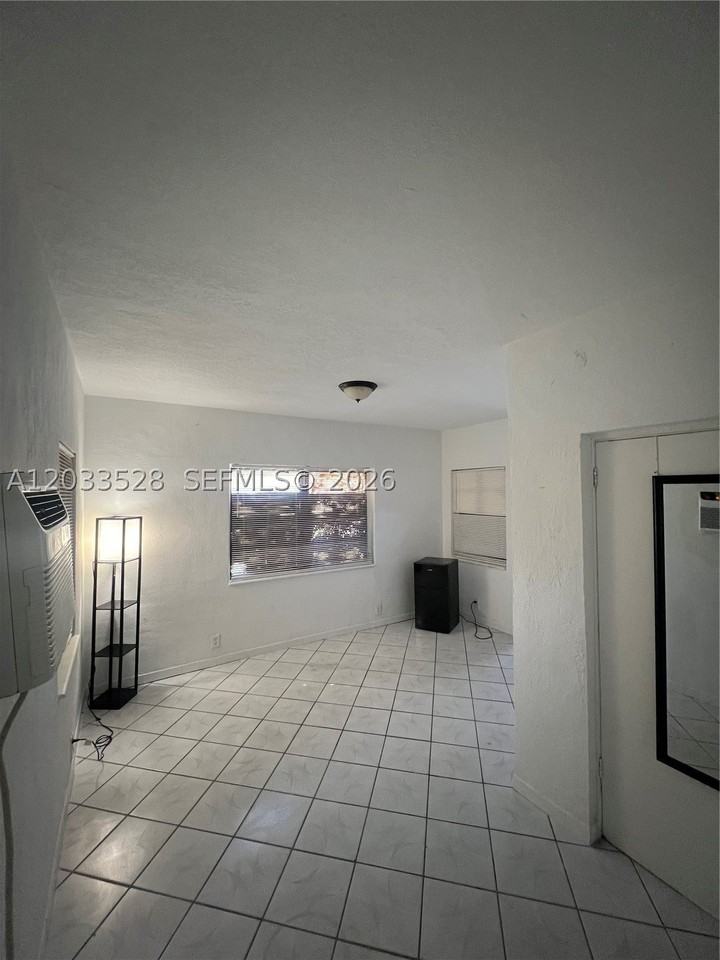 1060 Nw 116th St #4 - Photo 3 of 4