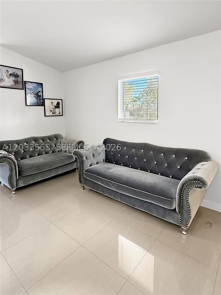945 Ne 34th Ave #204 - Photo 6 of 16