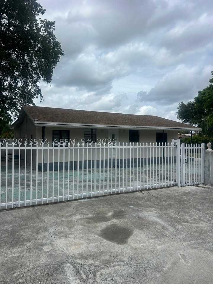2467 Nw 103rd St #2