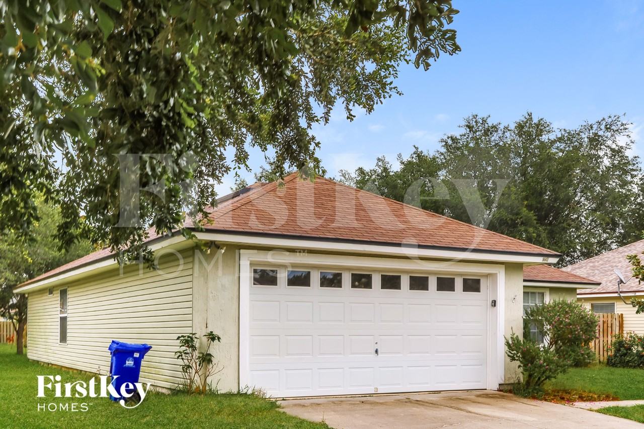 1220 Maclaren St - Photo 4 of 17