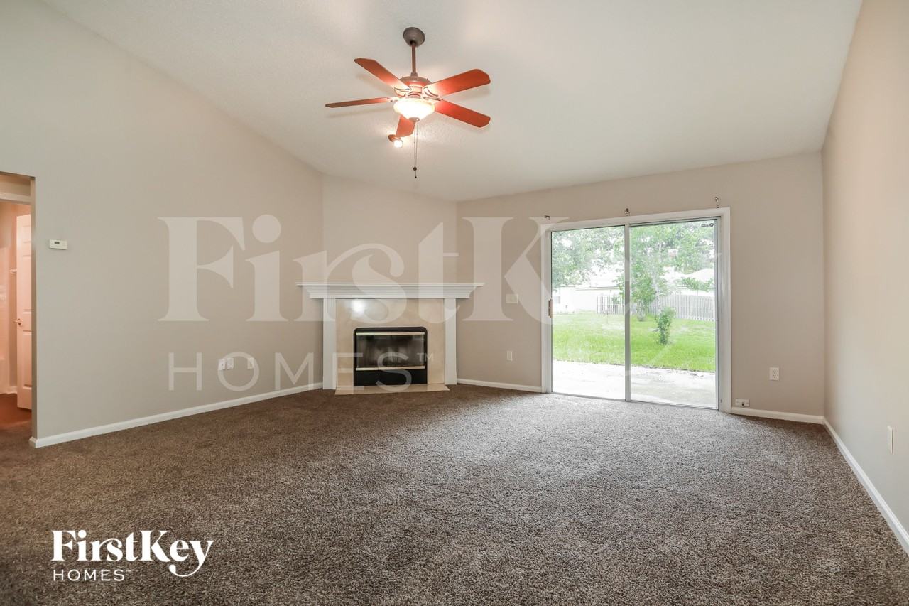 1220 Maclaren St - Photo 5 of 17