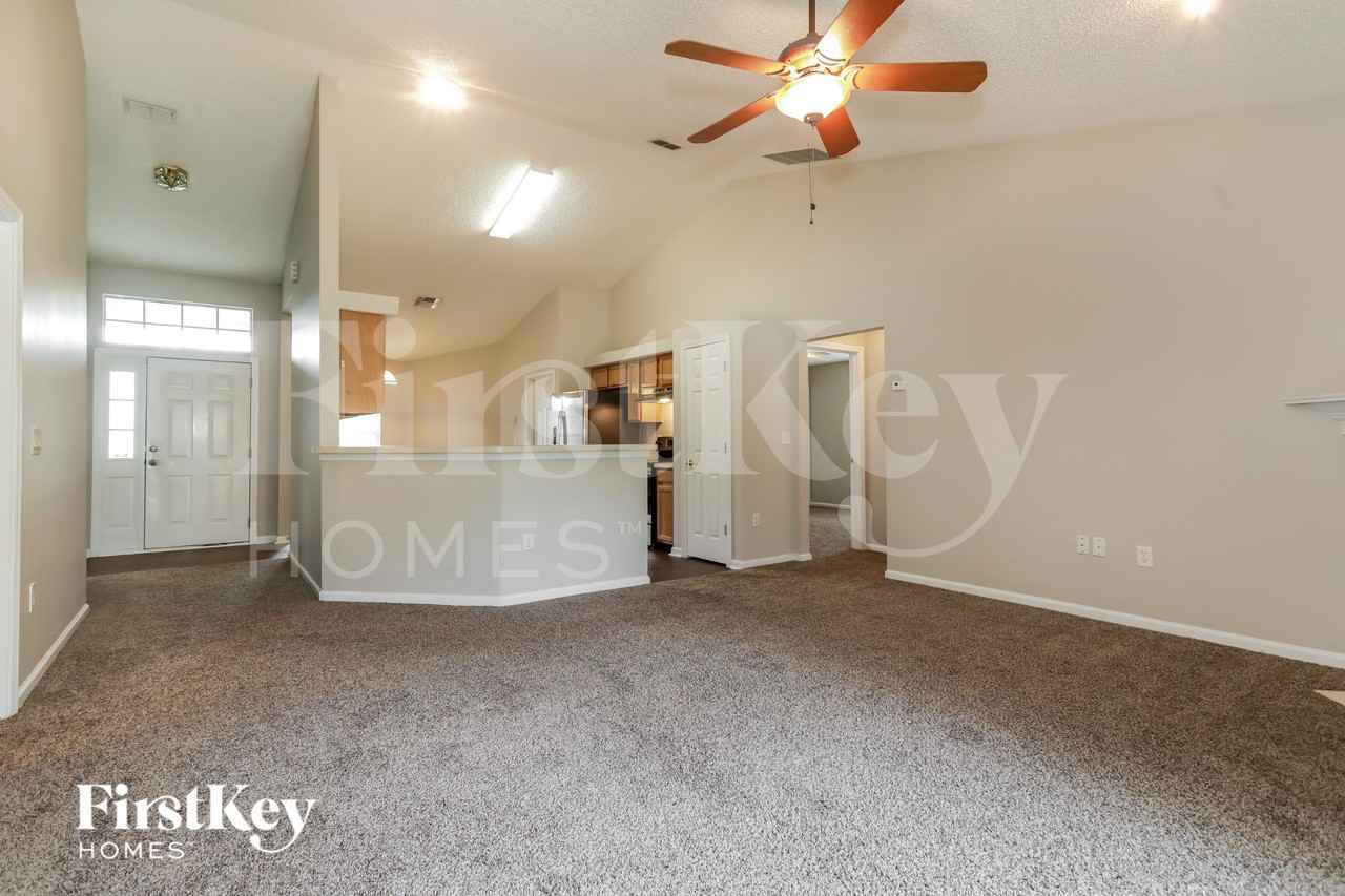 1220 Maclaren St - Photo 6 of 17