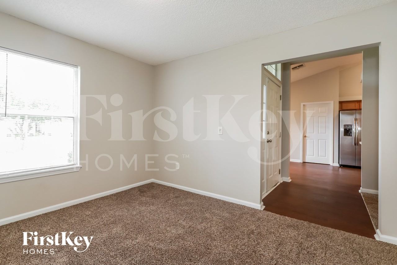 1220 Maclaren St - Photo 7 of 17