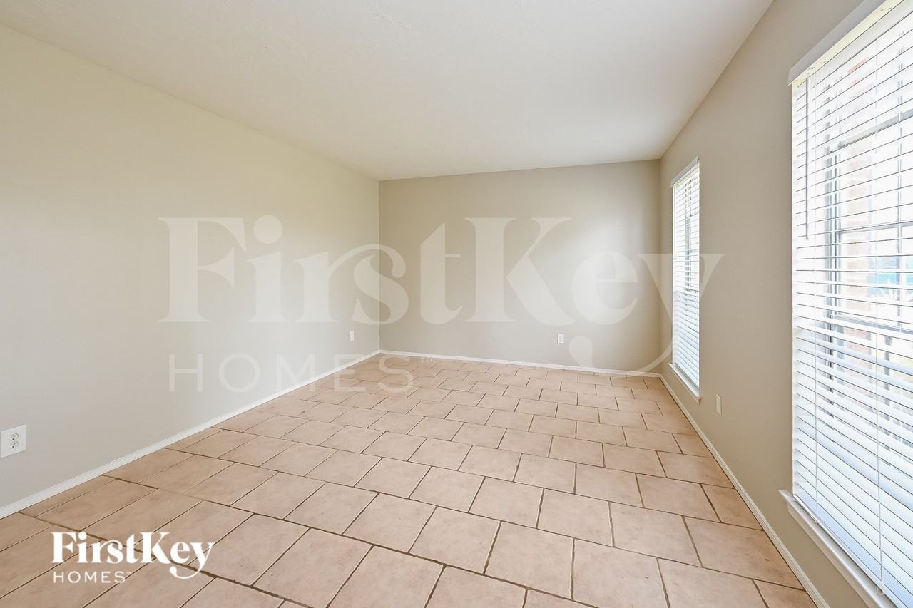 1219 Briarmead Dr - Photo 2 of 15