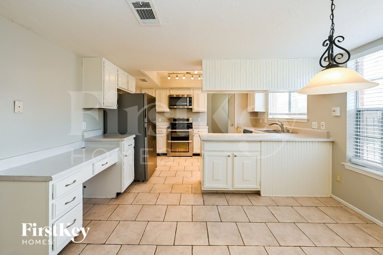 1219 Briarmead Dr - Photo 5 of 15