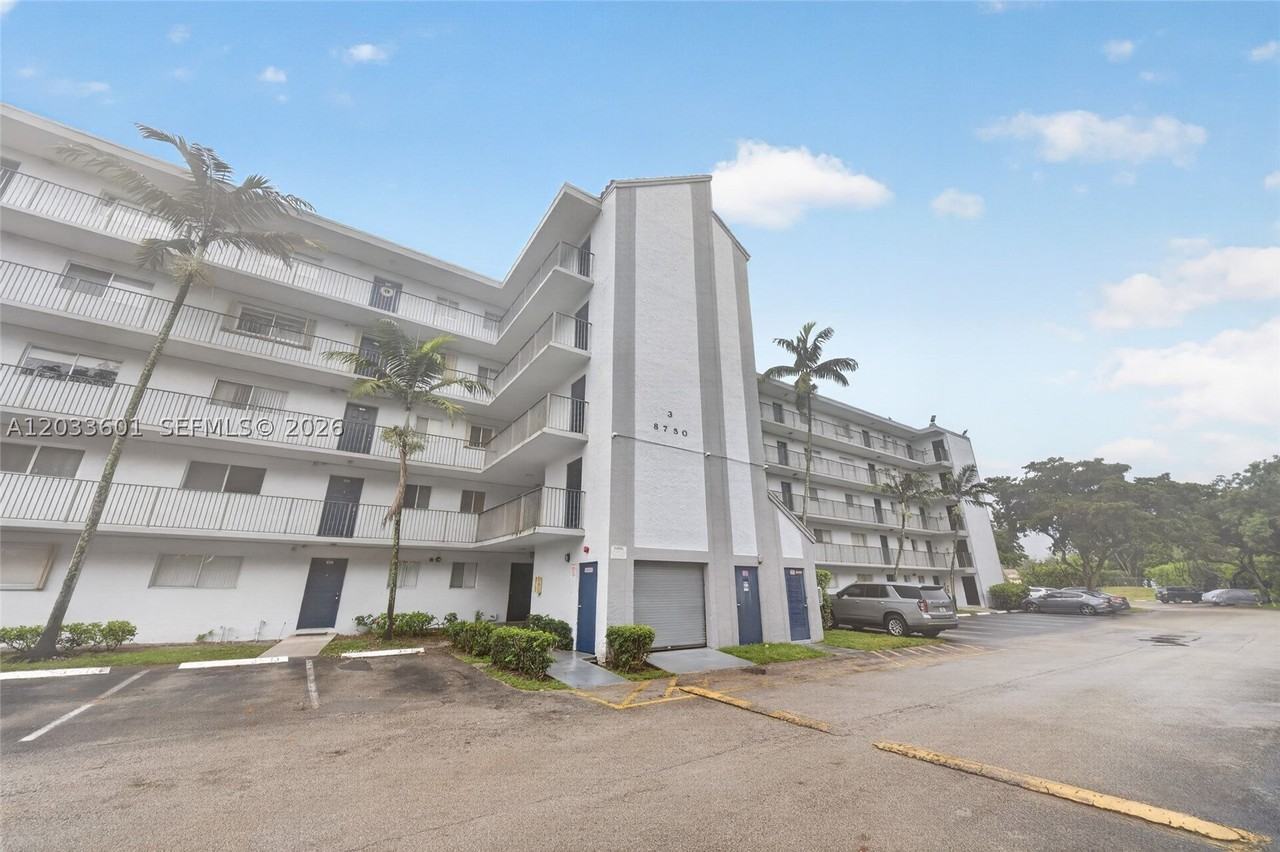 8750 N Sherman Cir #305