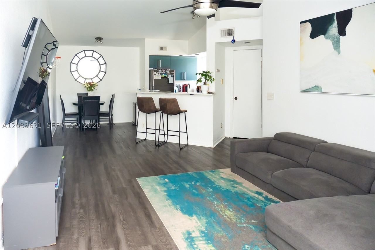 13060 Vista Isles Dr #222 - Photo 3 of 23