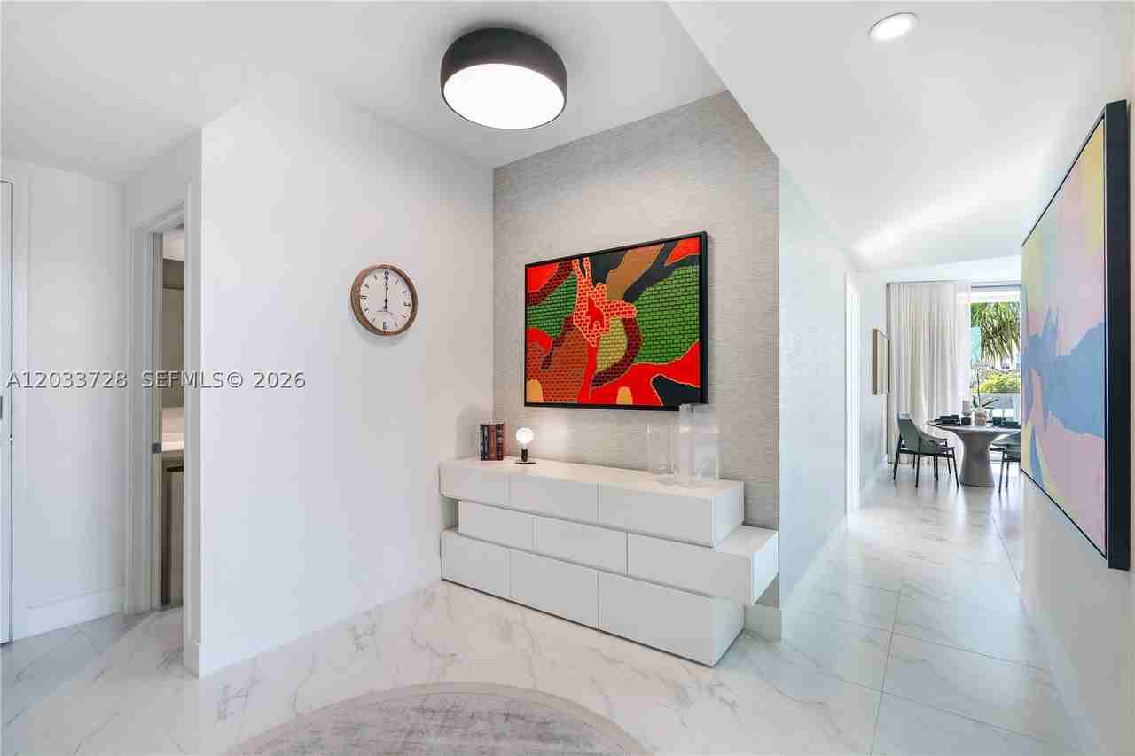 2000 Metropica Way #203