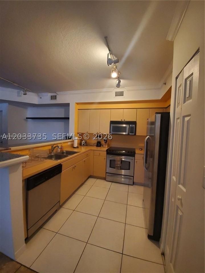 6801 Sw 44th St #203 - Photo 6 of 24