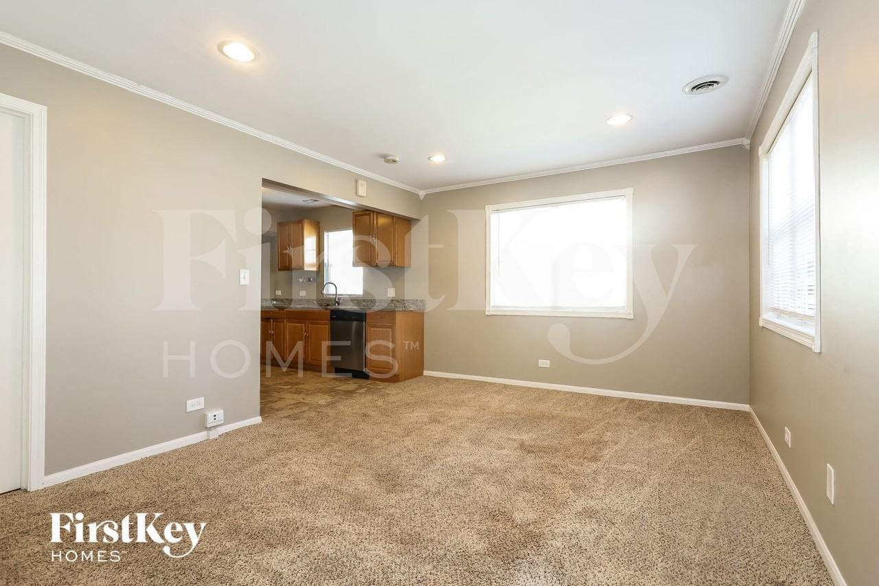 1102 Shoreland Ct - Photo 6 of 15