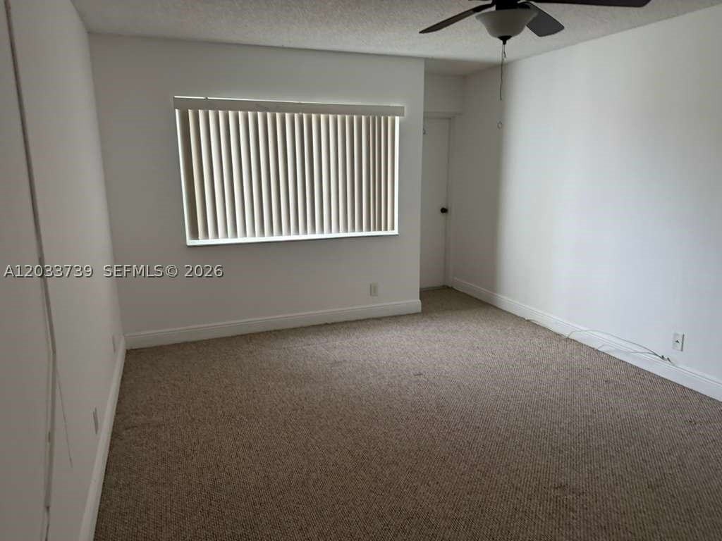140 Lakeview Dr #211 - Photo 2 of 10