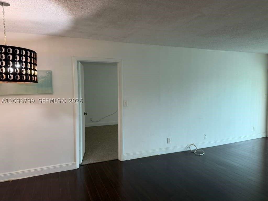140 Lakeview Dr #211 - Photo 3 of 10
