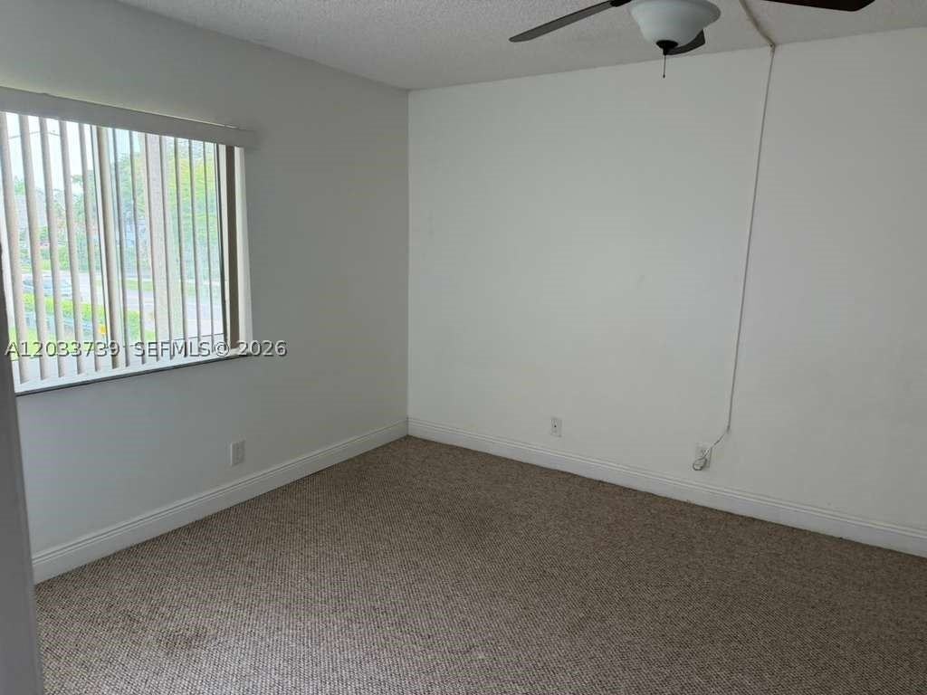 140 Lakeview Dr #211 - Photo 4 of 10