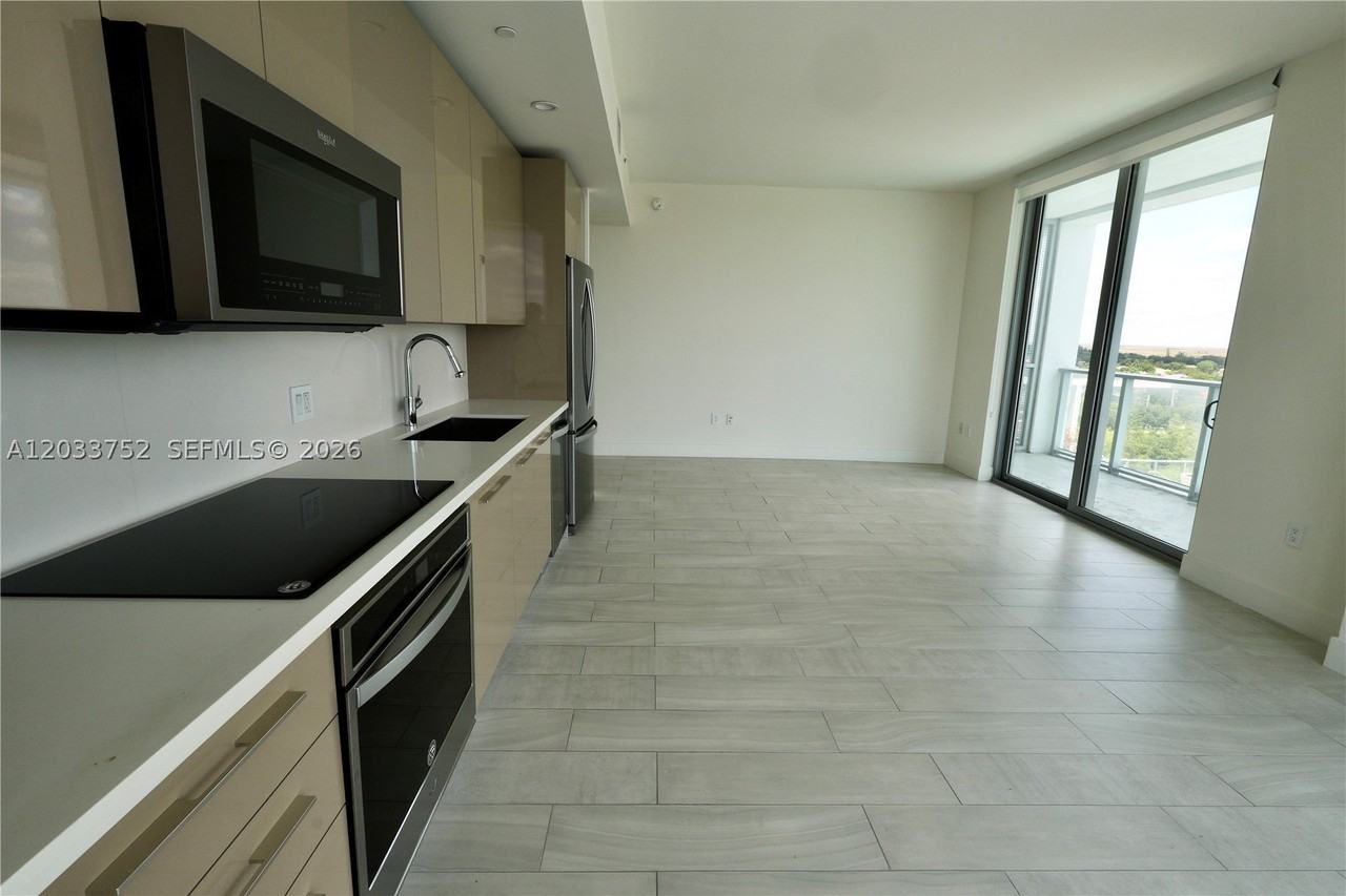 2000 Metropica Way #810
