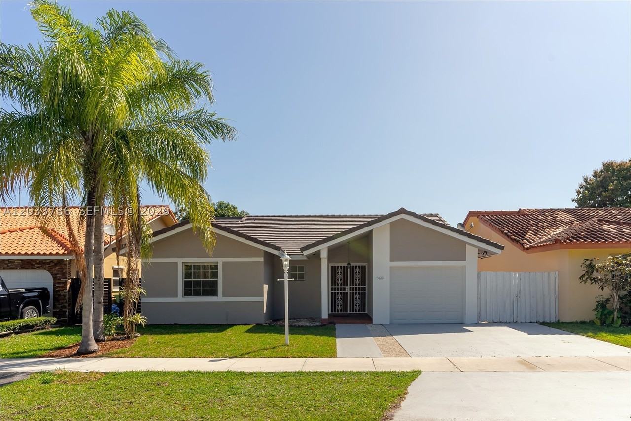 15881 Sw 139th Ave - Photo 2 of 20