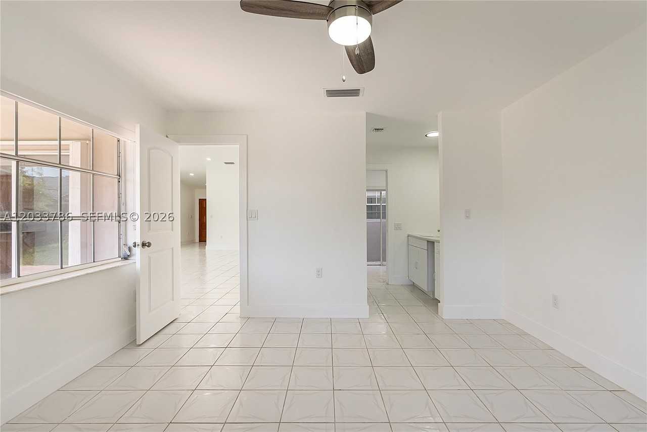 15881 Sw 139th Ave - Photo 5 of 20