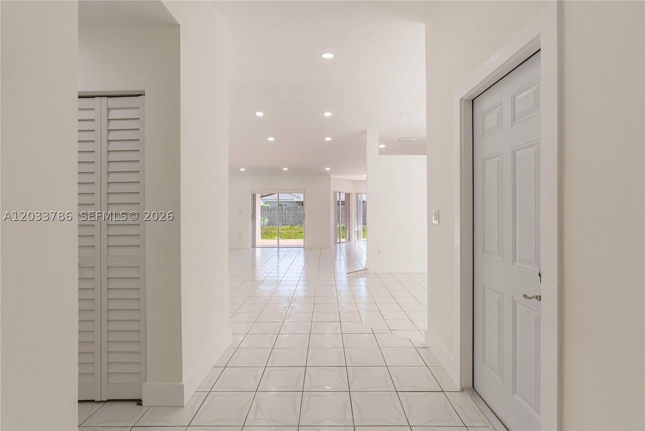 15881 Sw 139th Ave - Photo 7 of 20