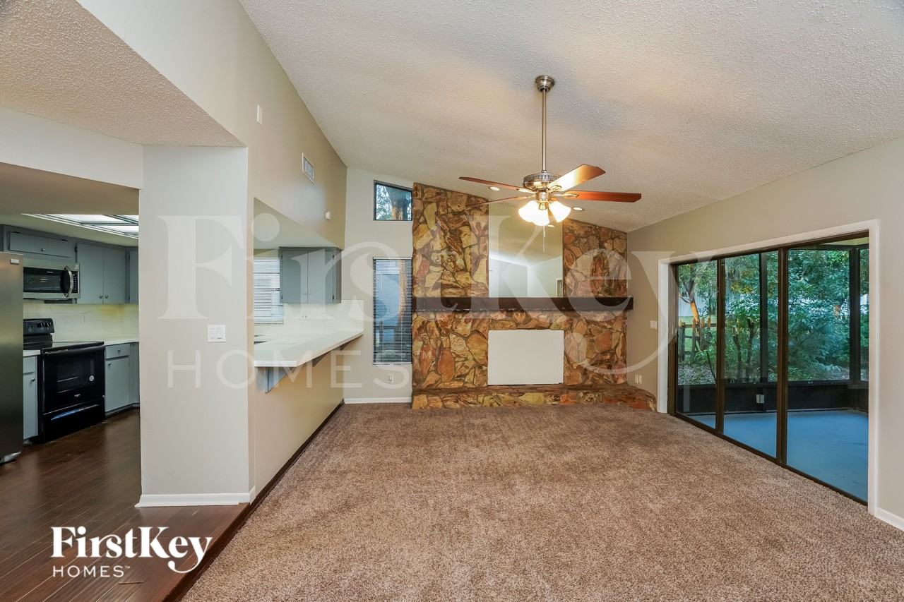 1024 Redbud Cir - Photo 2 of 15