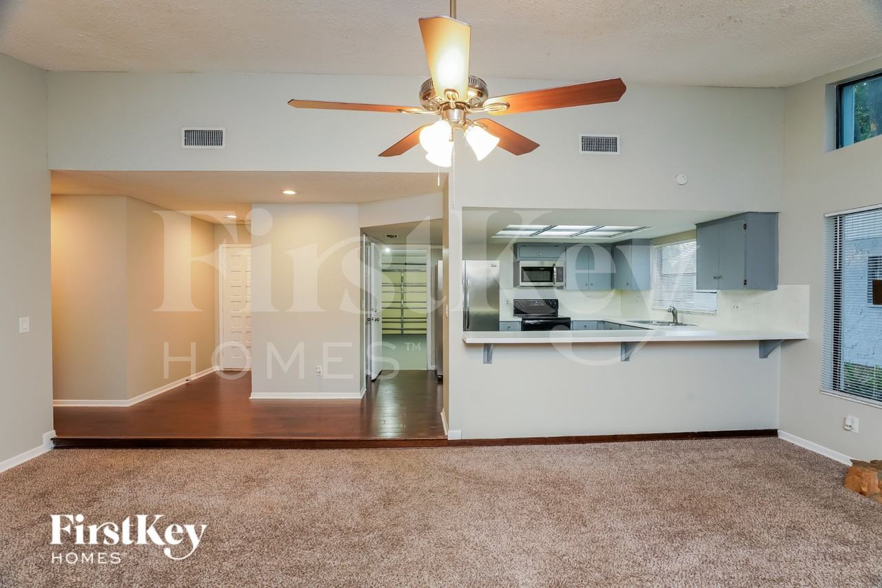 1024 Redbud Cir - Photo 3 of 15