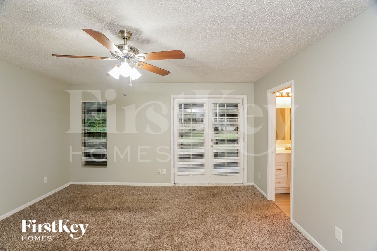 1024 Redbud Cir - Photo 7 of 15