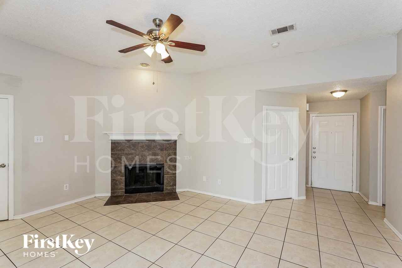 1000 High Crest Dr - Photo 2 of 16