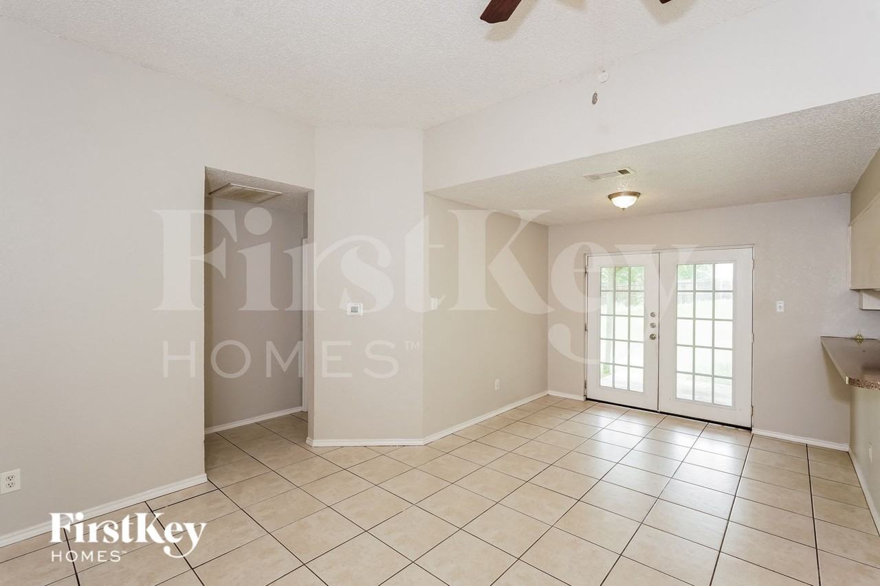1000 High Crest Dr - Photo 4 of 16