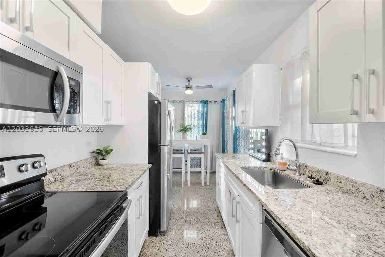 1821 Sw 11th Ct #REAR - Photo 4 of 13