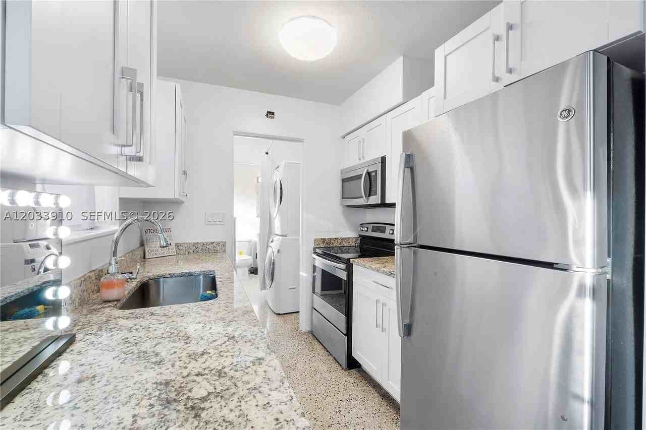 1821 Sw 11th Ct #REAR - Photo 5 of 13