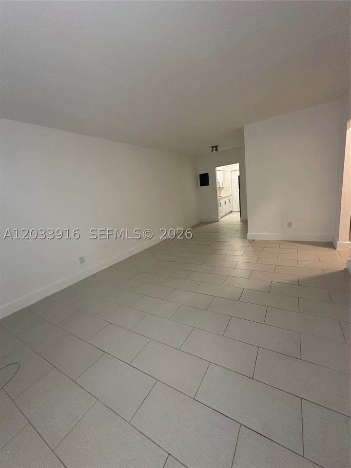 8205 Crespi Blvd #3 - Photo 3 of 18