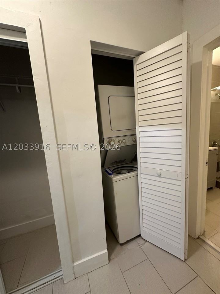 8205 Crespi Blvd #3 - Photo 6 of 18