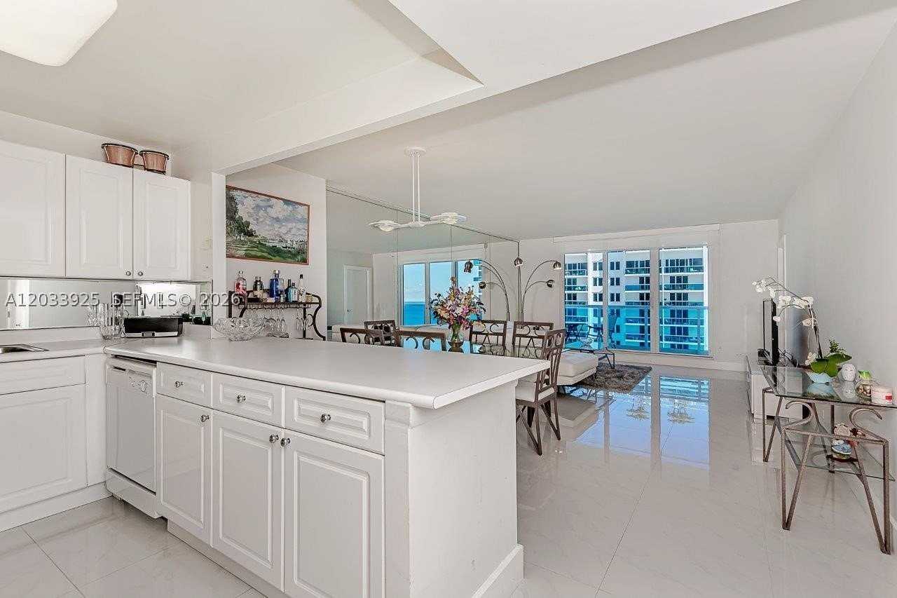 2301 Collins Ave #1416 - Photo 5 of 29
