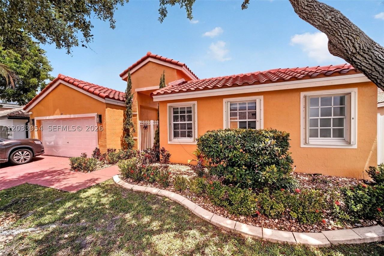 685 Sw 198th Ter