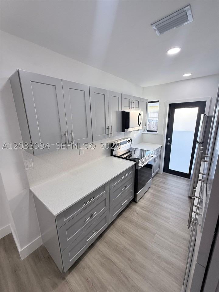 2080 Ne 172nd St #A - Photo 6 of 11