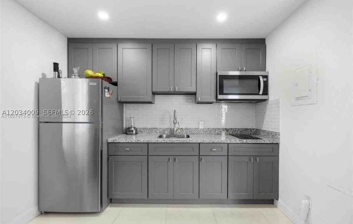 6010 Nw 38th St #1 - Photo 5 of 6