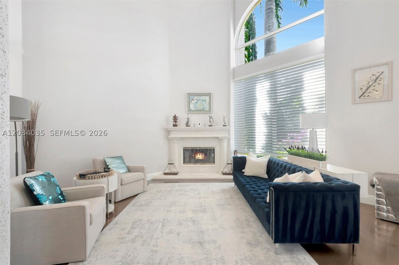 375 Sw 16th St #1 - Photo 4 of 24