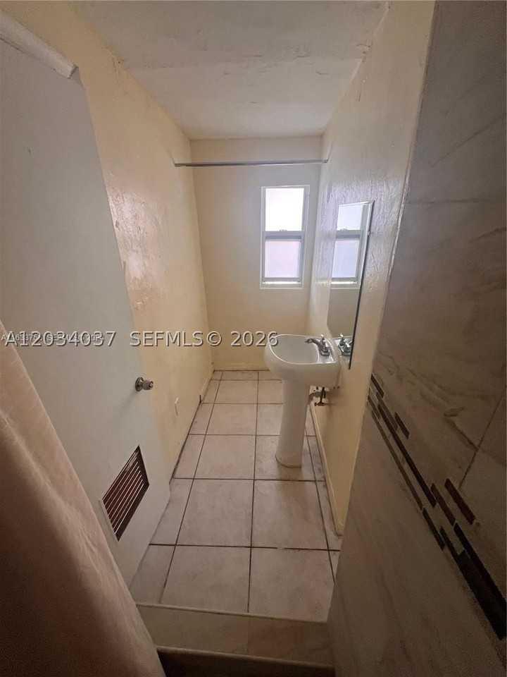 13215 Nw 19th Ave #1 - Photo 4 of 7