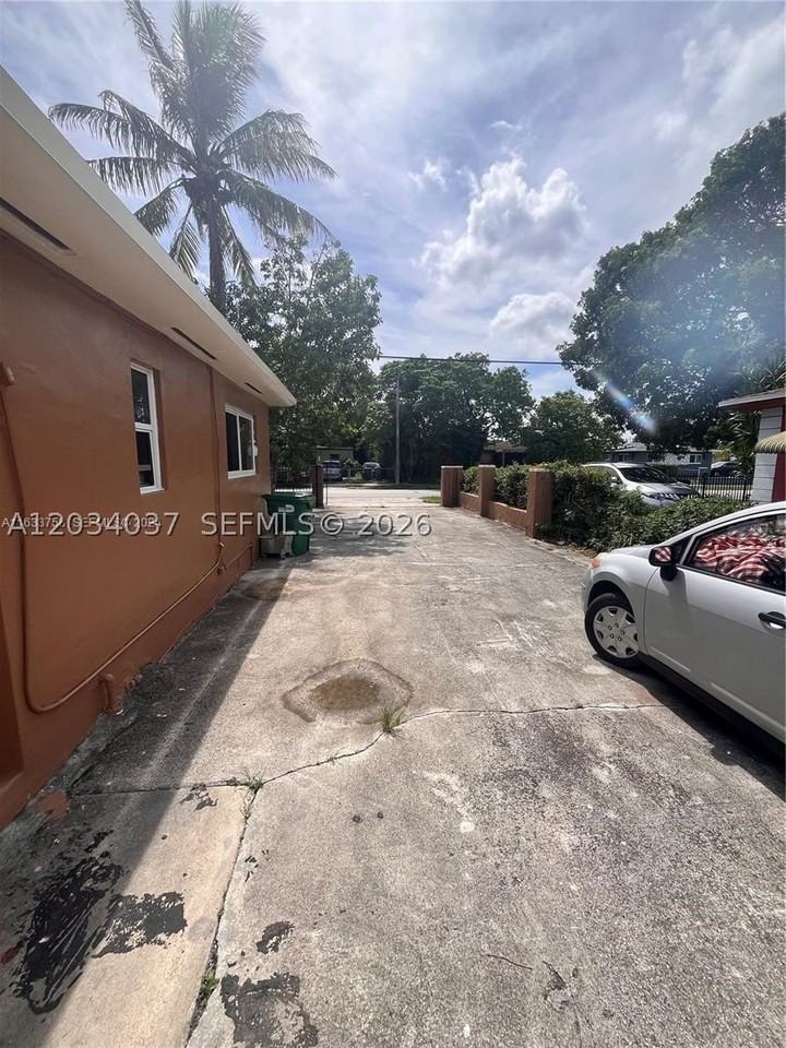 13215 Nw 19th Ave #1 - Photo 6 of 7