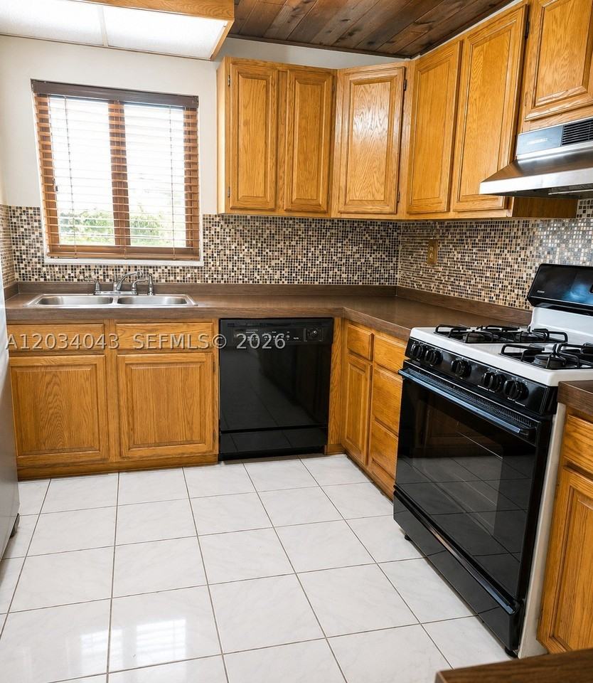 6521 Sw 114th Ave - Photo 4 of 16