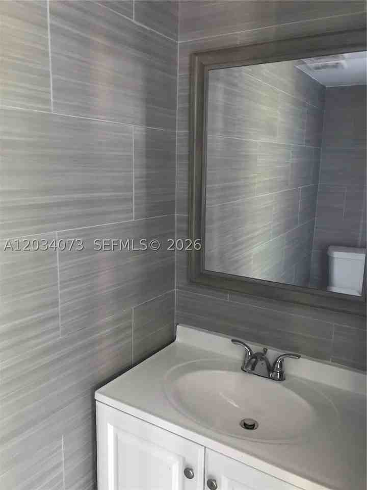 2444 Sw 58th Mnr - Photo 4 of 23