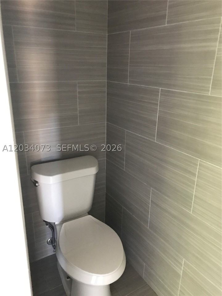 2444 Sw 58th Mnr - Photo 5 of 23