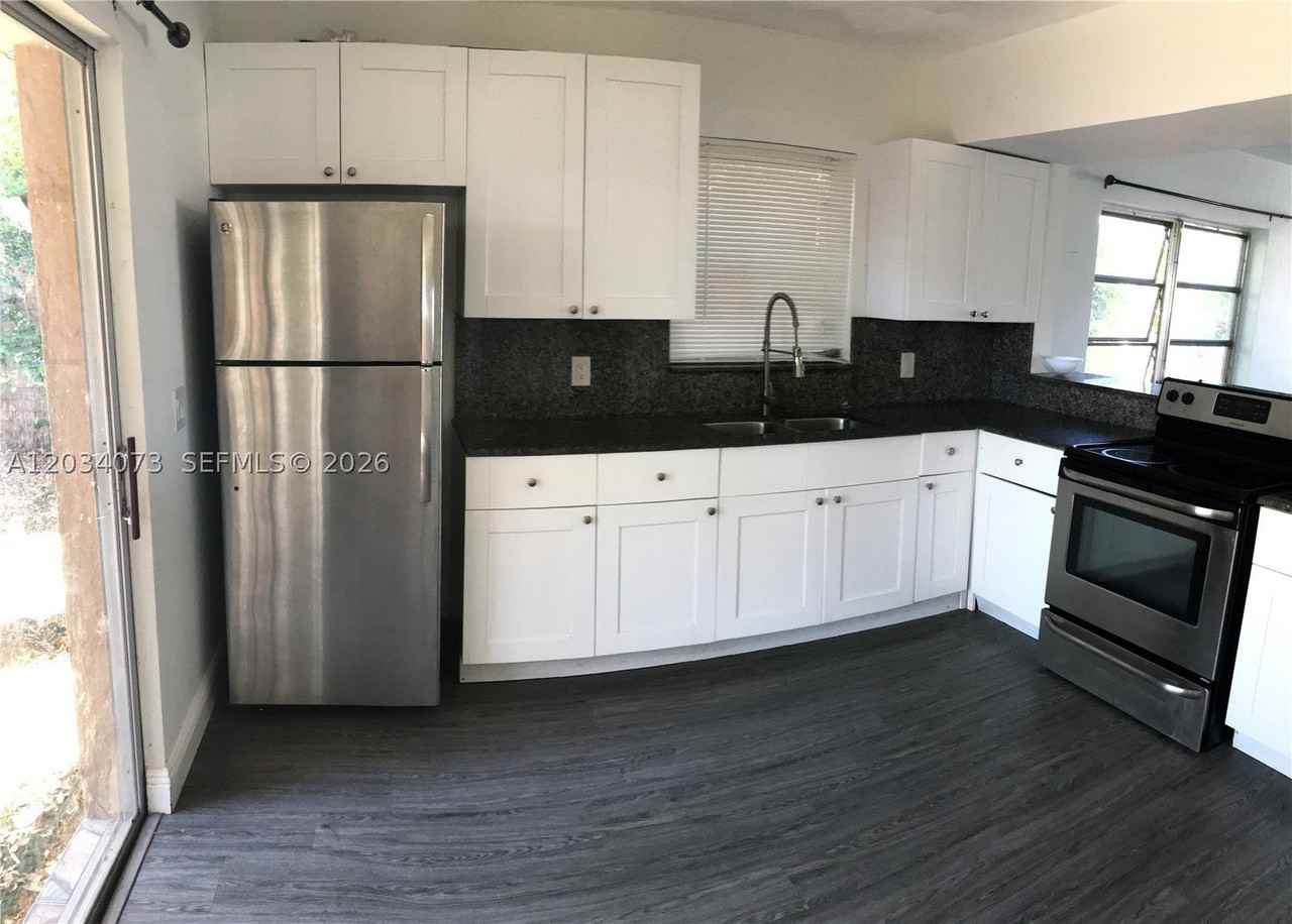 2444 Sw 58th Mnr - Photo 6 of 23