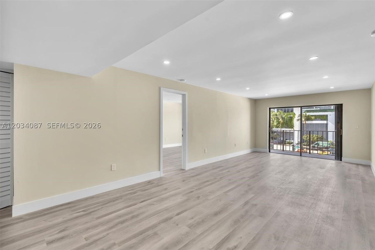 9124 Collins Ave #304 - Photo 4 of 32